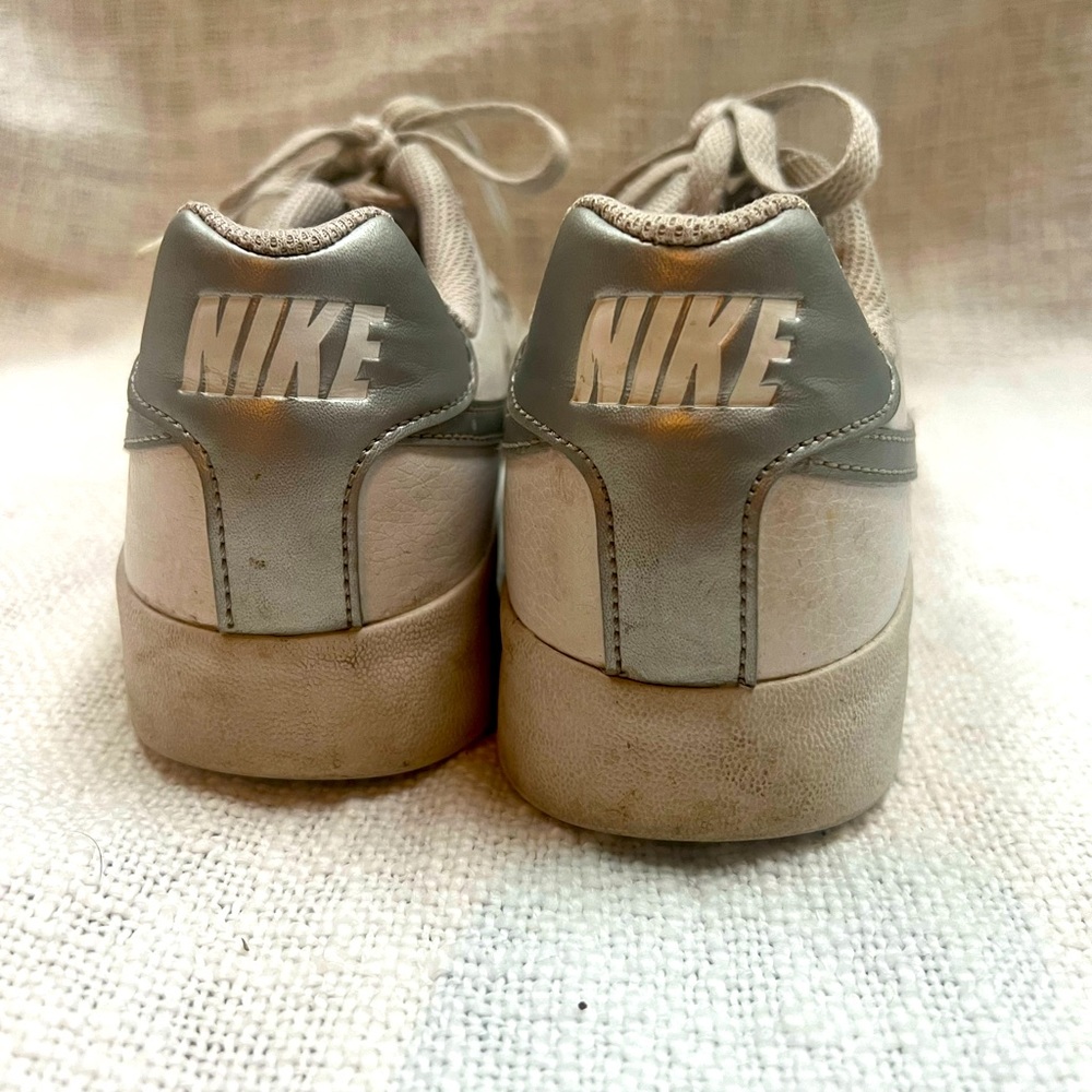 NIKE COURT ROYALE SNEAKERS